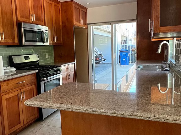 4th image of 2803 Tola Ave