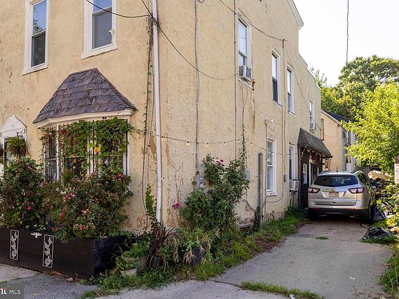 3rd image of 234 W Queen Ln