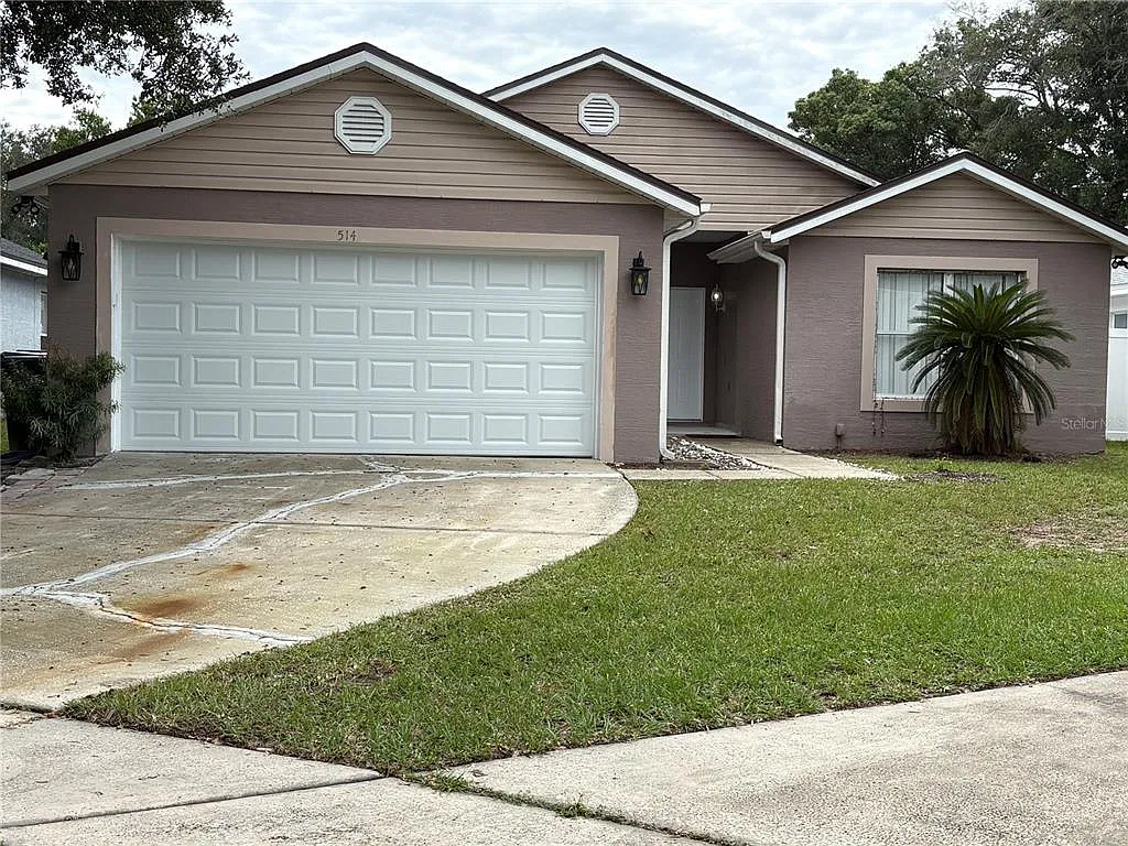 3 bed, 2.0 bath, 1328 sqft, $2,600 — Photo 2