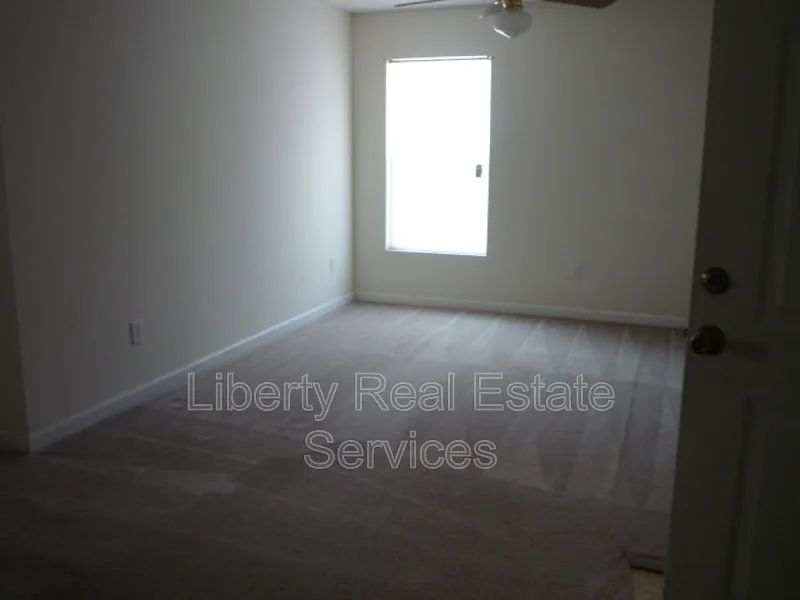Building Photo - 137 Rolland St #40