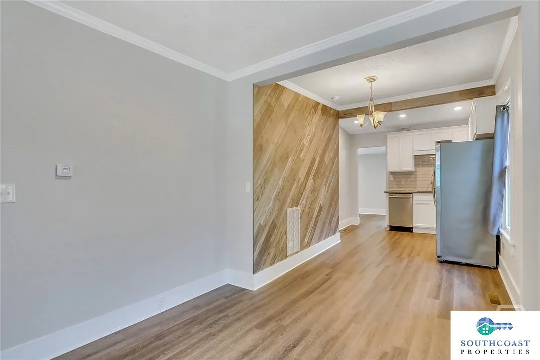 3 bed, 2.0 bath, 1296 sqft, $1,700 — Photo 4