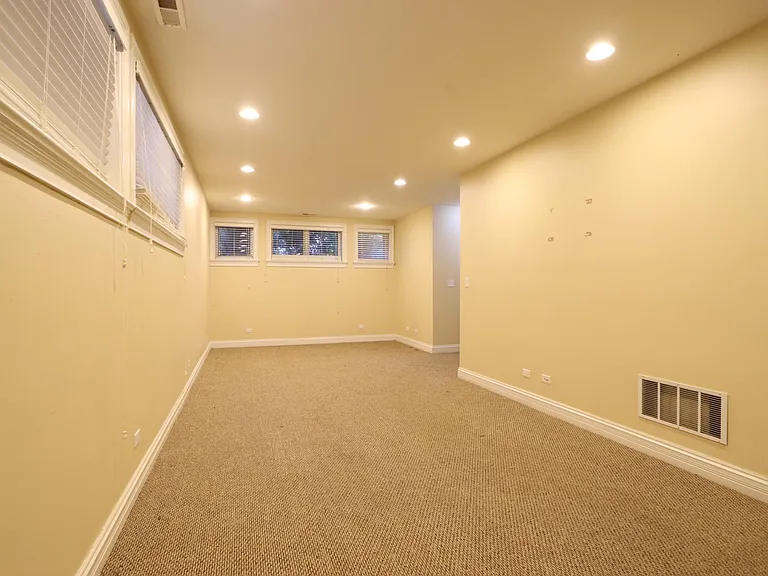 2425 W Arthington St #1 — Photo 17