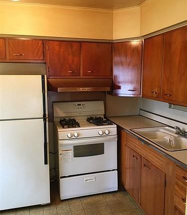 3rd image of 1517 N Adams St