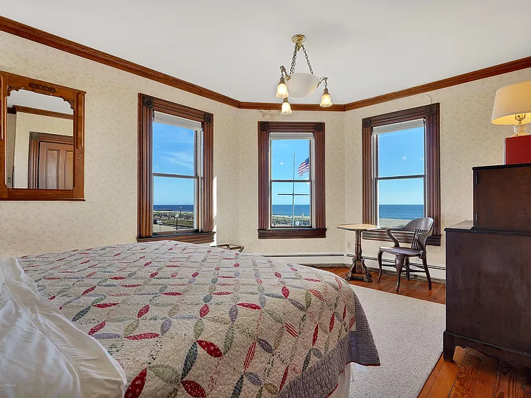 19 Ocean Ave — Photo 37