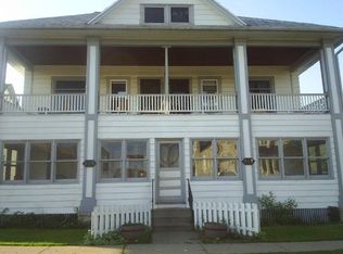 225 1/2 W Pleasant St, Freeport, IL 61032