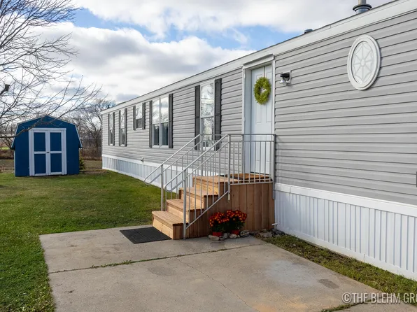 1120 Glasgow Ave, Wayland, MI 49348