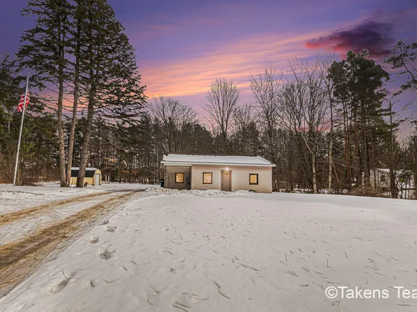 16654 148th Ave, Spring Lake, MI 49456