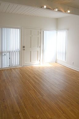 3rd image of 109 1/2 27th St