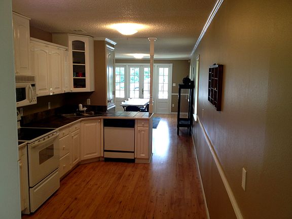 Kitchen & Dining Area