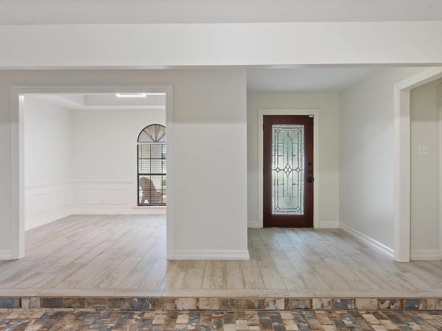 3 bed, 2.5 bath, 1998 sqft, $3,059 — Photo 3