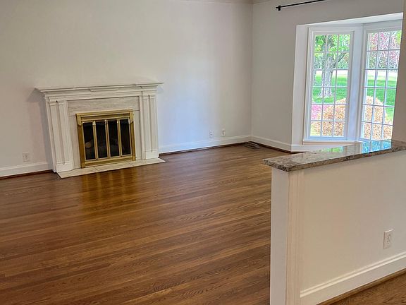 5th image of 1003 Tyne Blvd