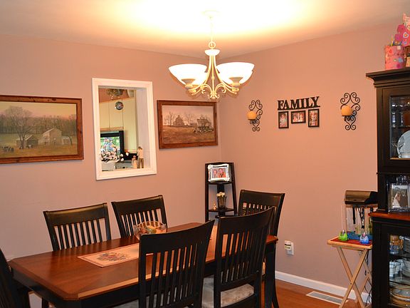 4th image of 405 Twin Brook Ct