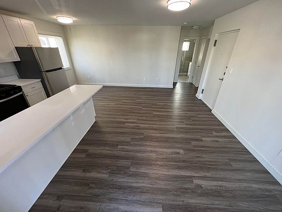 3rd image of 400 3rd Ave APT 21