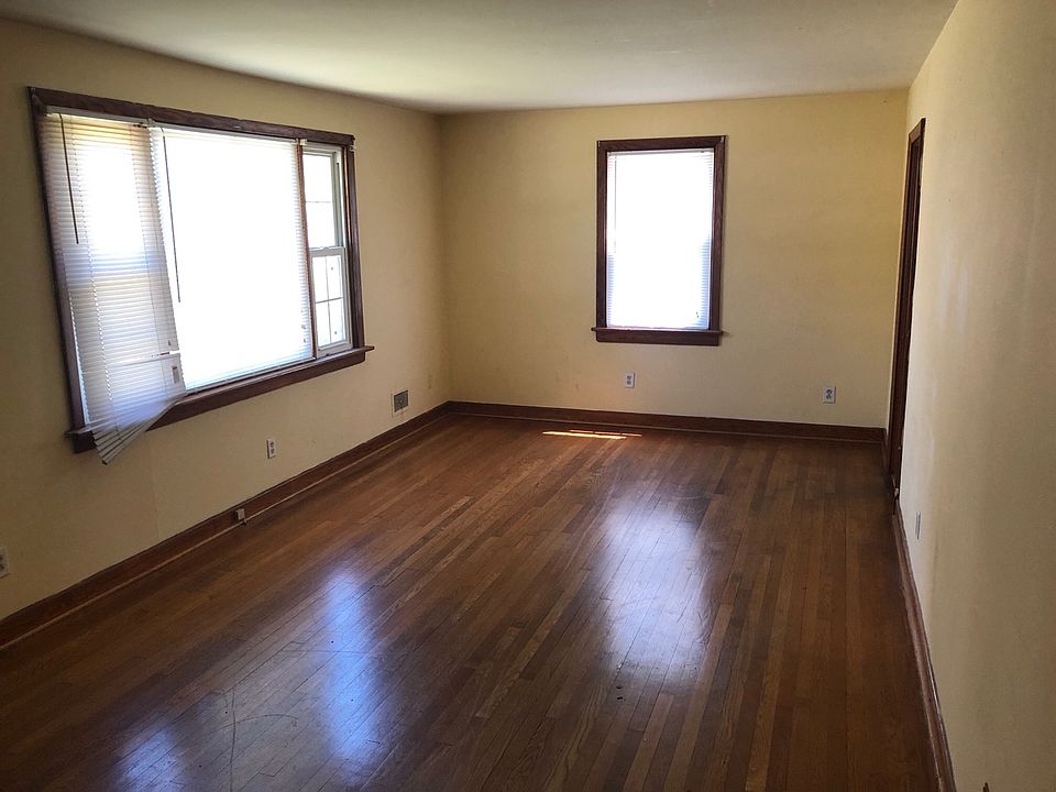 2nd image of 2613 Gay Ave