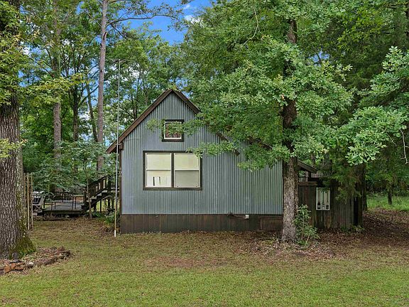 3rd image of 406 Tall Pines Rd