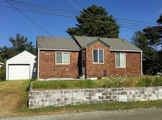 138 N Dolphin St, Rockaway Beach, OR 97136