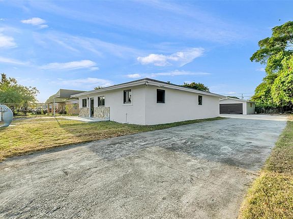 4th image of 11815 SW 222nd St