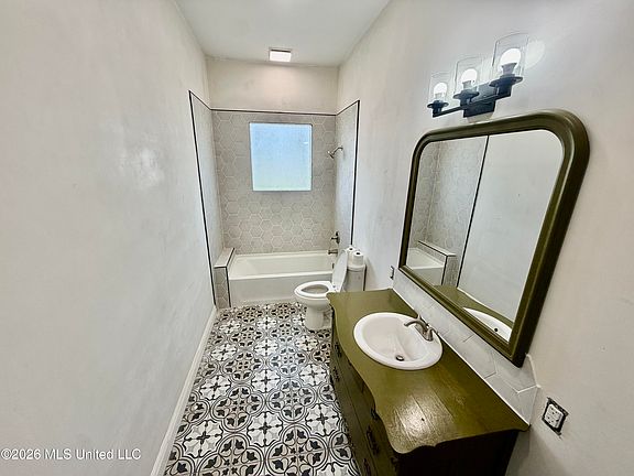 5th image of 203 W 3rd St