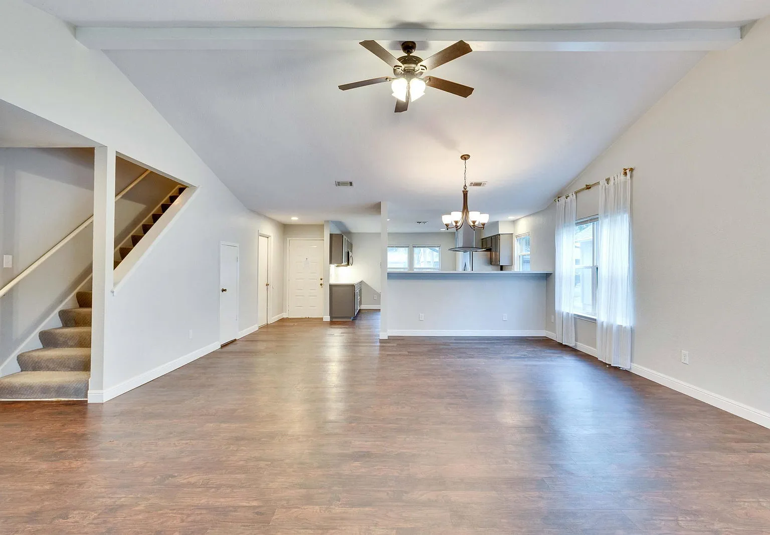 3 bed, 2.0 bath, 1631 sqft, $1,995 — Photo 2