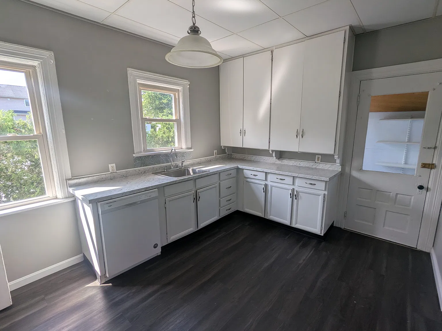 4 bed, 1950 sqft, $1,300 — Photo 1