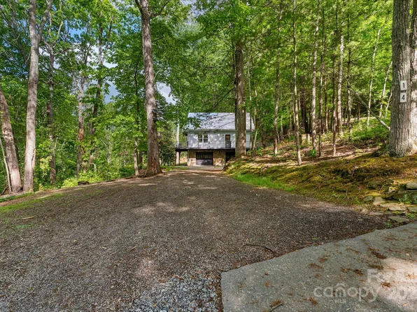 14 Leisure Ln, Weaverville, NC 28787