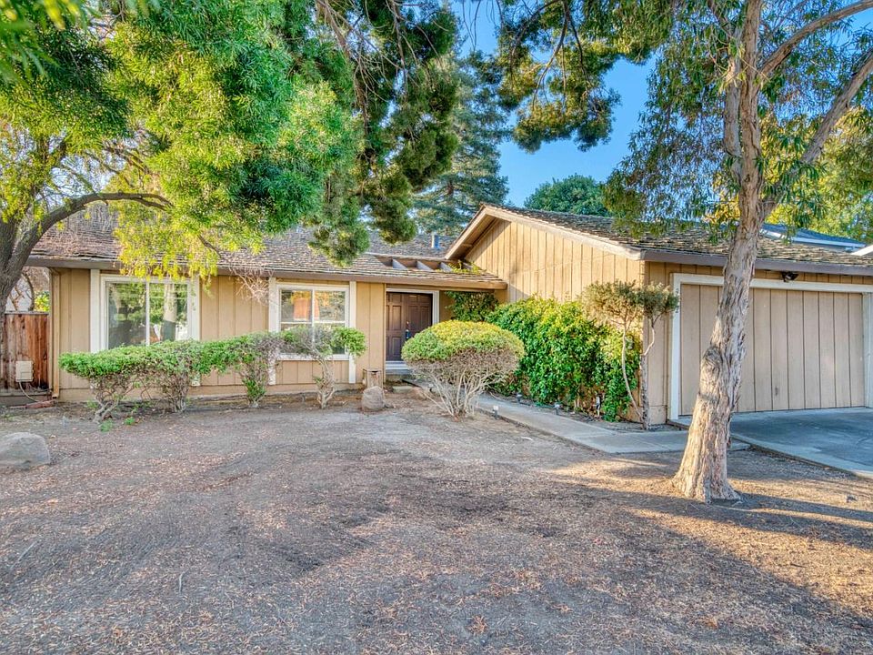 1st image of 942 Azalea Dr