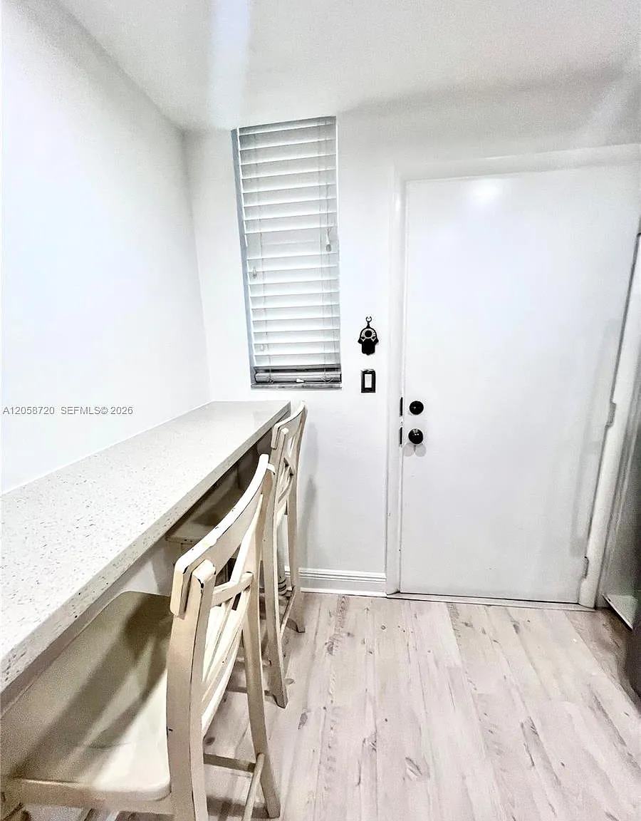 White House Condo — Photo 3