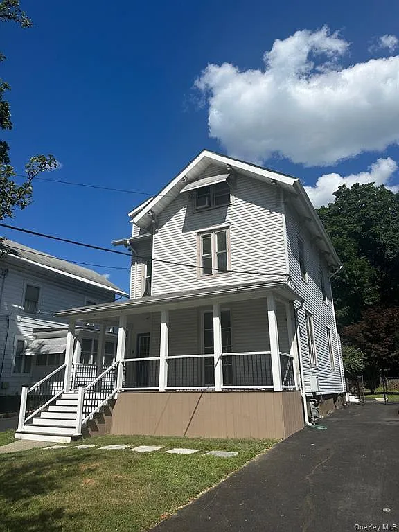 2 bed, 1.0 bath, 1752 sqft, $2,300 — Photo 1