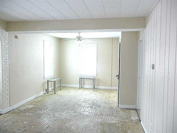 4th image of 1002 Preston Dr