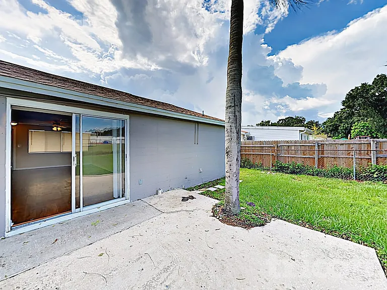 8213 Greenleaf Cir — Photo 15