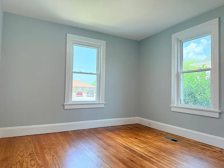 880 S State St — Photo 11