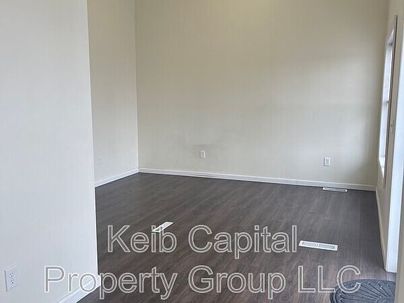 3rd image of 130 Warren St Suite 1A