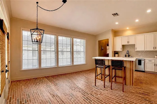 3 bed, 4.0 bath, 2320 sqft, $2,500 — Photo 3