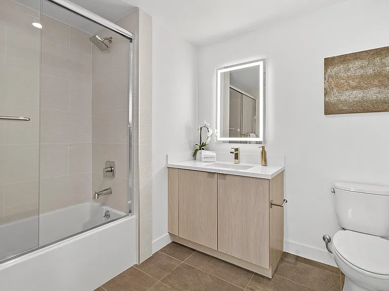 11NOHO APARTMENTS — Photo 21