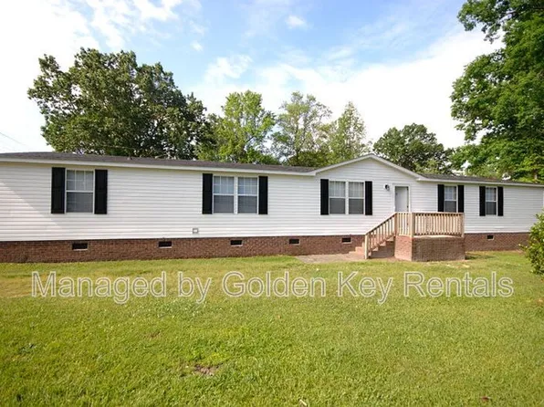 728 Country Club Rd, Mount Olive, NC 28365
