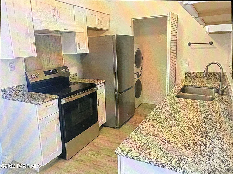 135 S Arizona Ave #1/2 — Photo 3