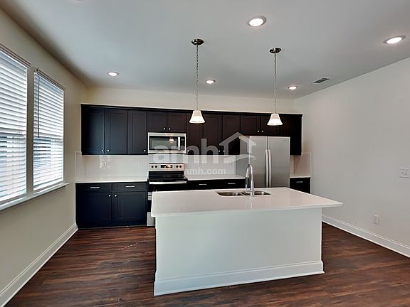 4th image of 3791 Chivalry Dr