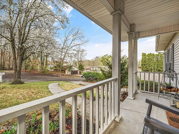 3rd image of 101 Hooper Ct