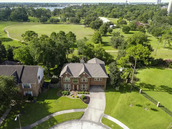 1327 Falling Leaf Lane, Seabrook, TX 77586