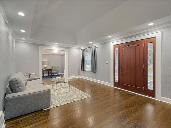 4th image of 7301 Summit St