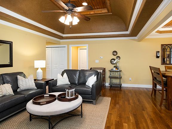 5th image of 137 Bridgewater Ct Unit 137