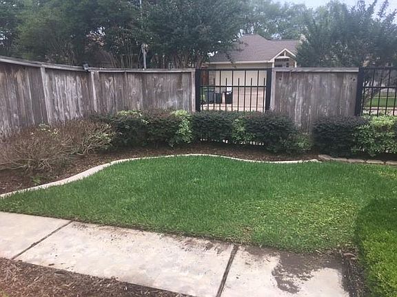 4th image of 18527 Wood Glen Ln