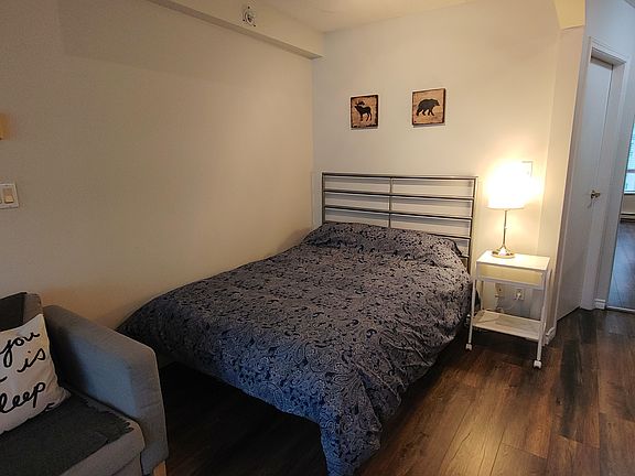 5th image of 939 Homer St