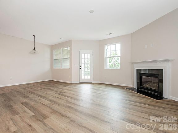 4th image of 2713 Sawbridge Ln