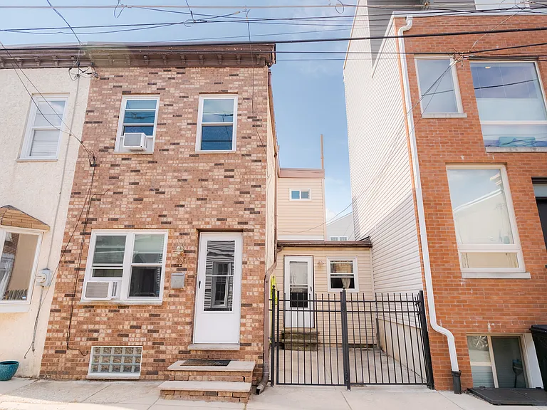 421 E Flora St — Photo 22