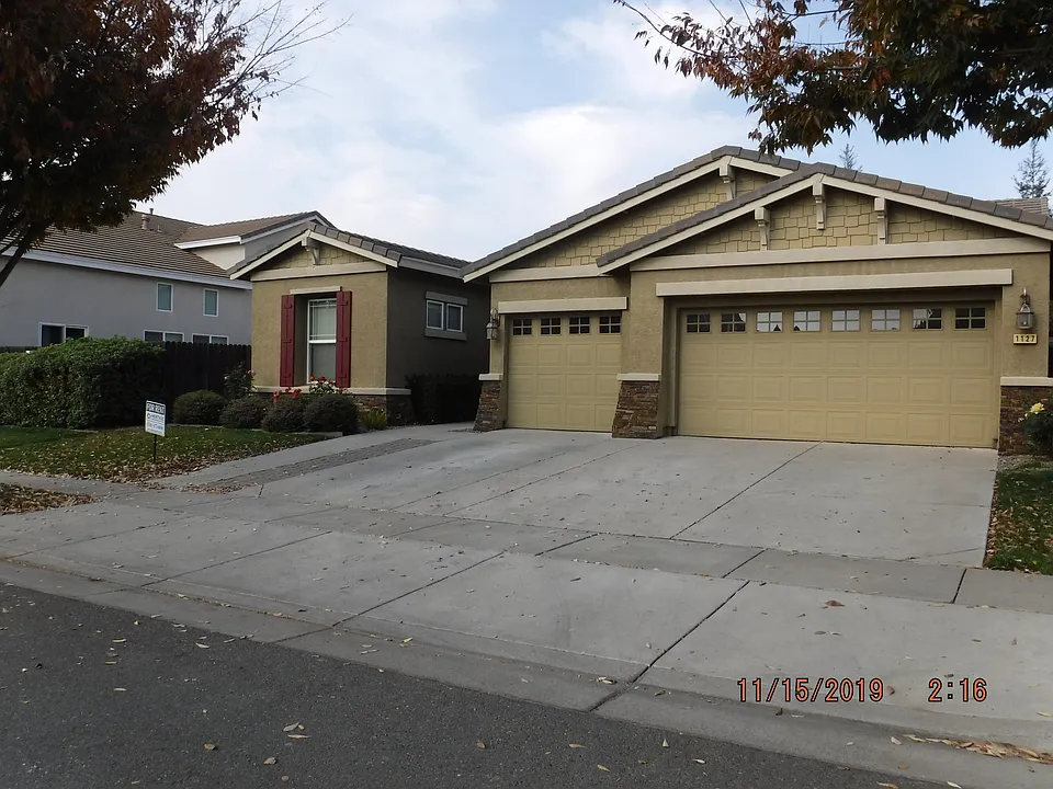 1127 Manchester Way