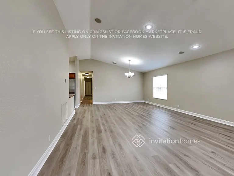 211 NE 24th Ave — Photo 4