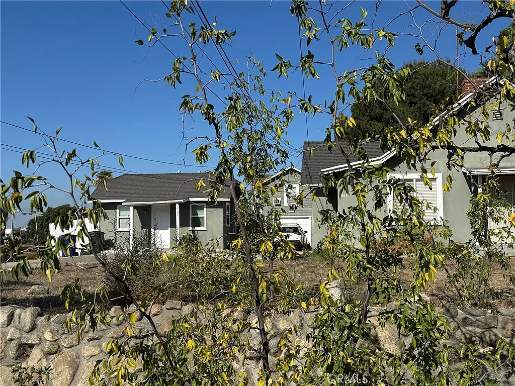 2 bed, 800 sqft, $1,950 — Photo 1