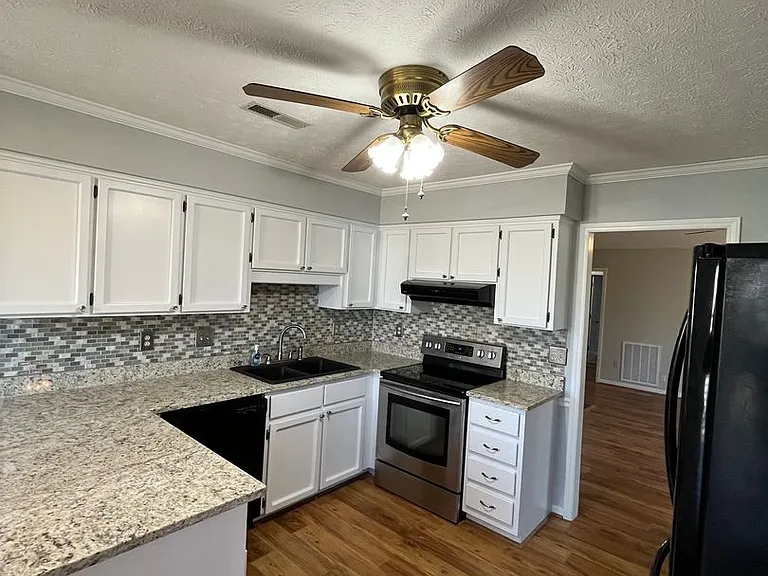816 Market Pl — Photo 12