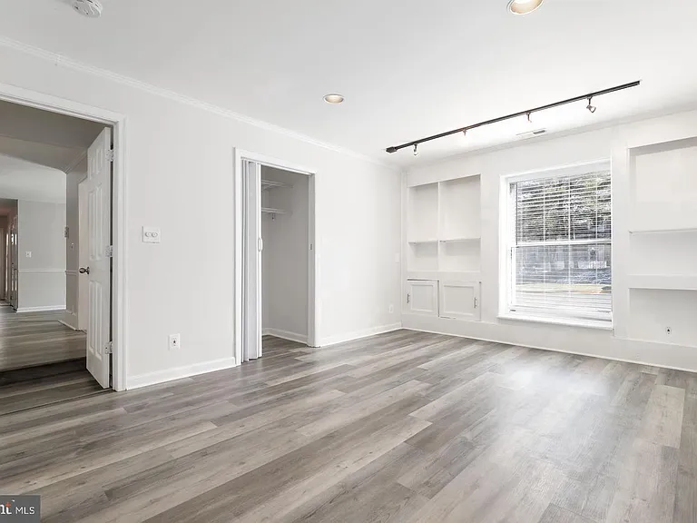20218 Halethorpe Ln #215 — Photo 10